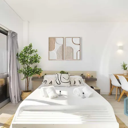 Apartment Moai Dream